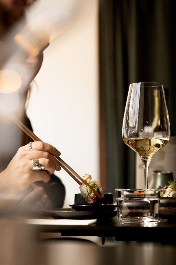 當小姐上班，其實也像在經營一場「情緒的服務」